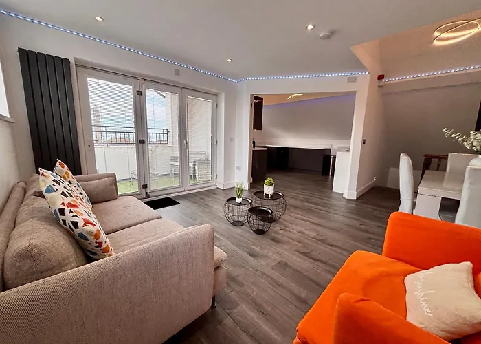 Franks Apt 4 - Roof Terrace - Sleeps 6