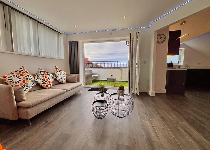 Franks Apt 4 - Roof Terrace - Sleeps 6