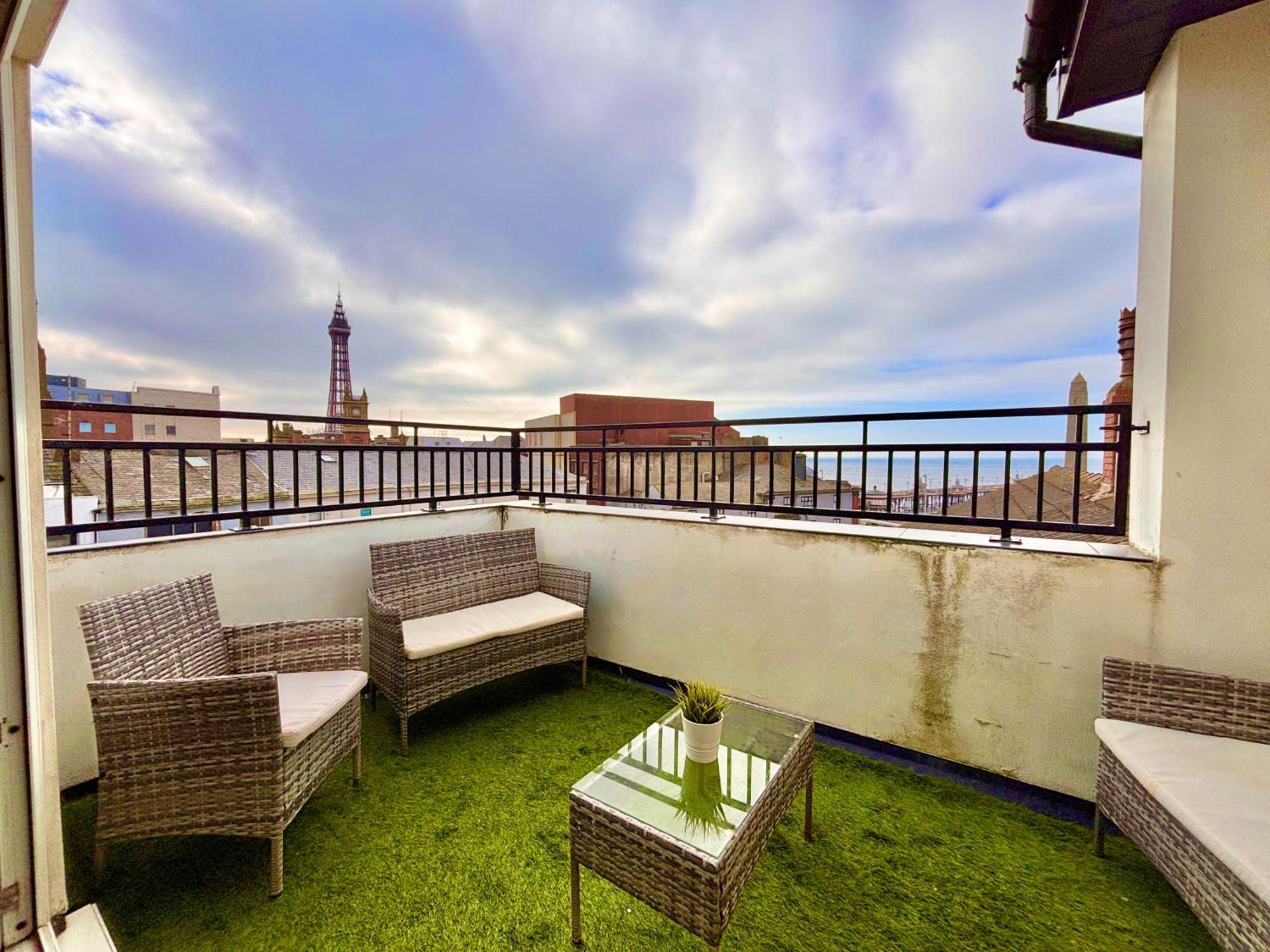 Franks 4 - Roof Terrace - Sleeps 6