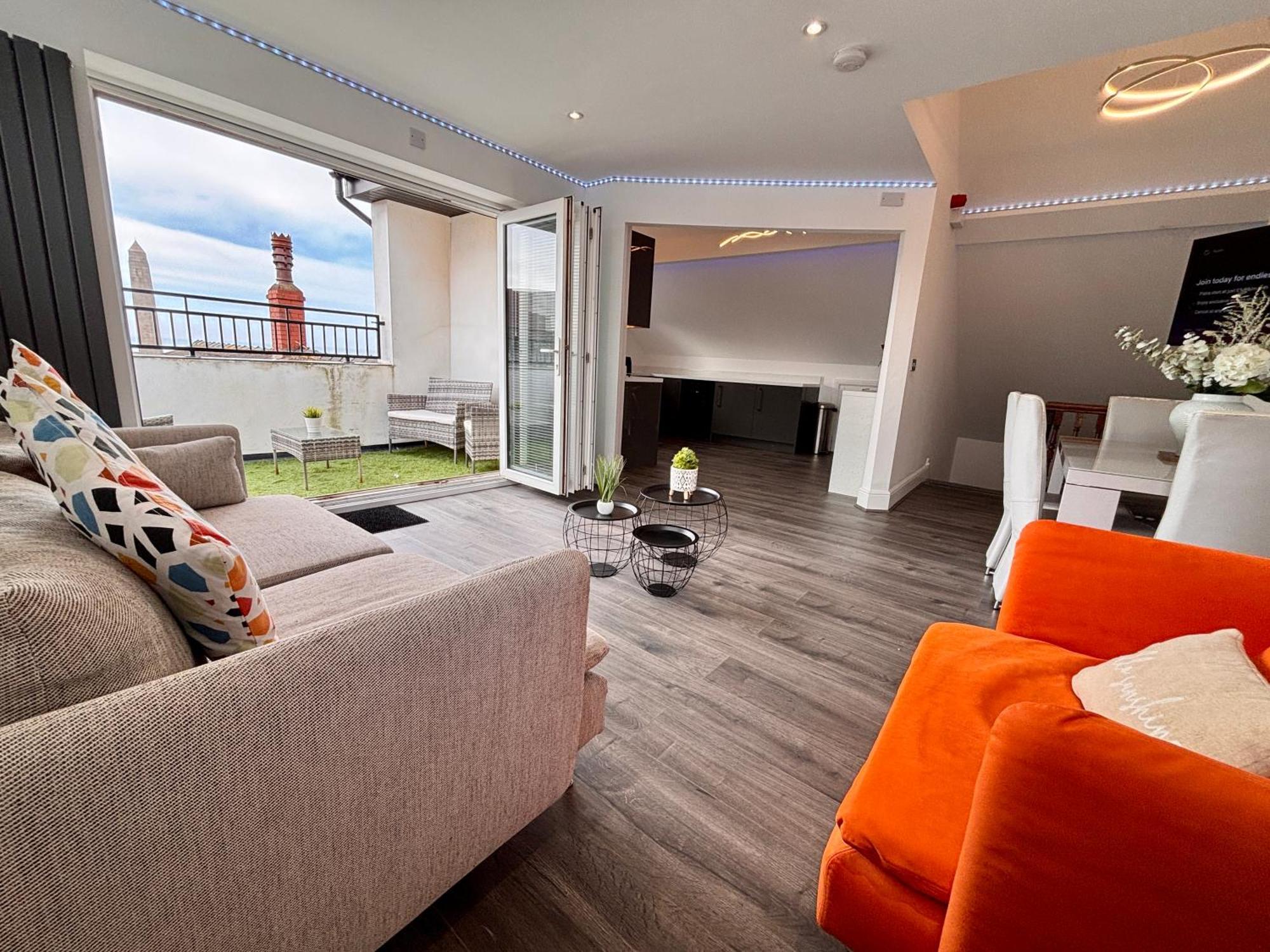 Franks 4 - Roof Terrace - Sleeps 6 *
