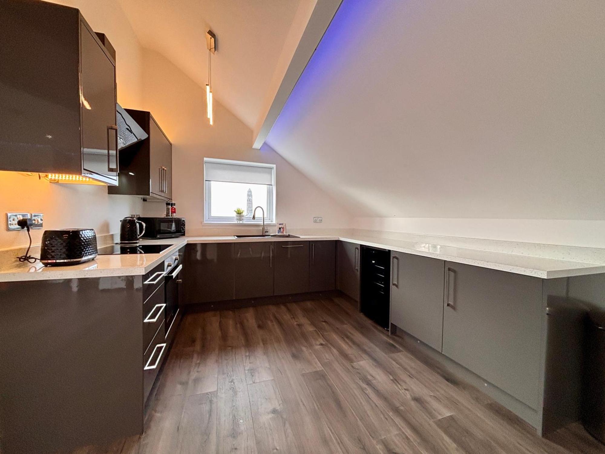 Franks 4 - Roof Terrace - Sleeps 6