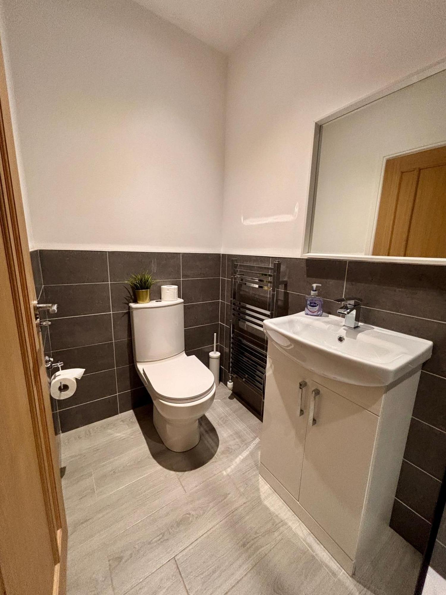 Franks 4 - Roof Terrace - Sleeps 6 *