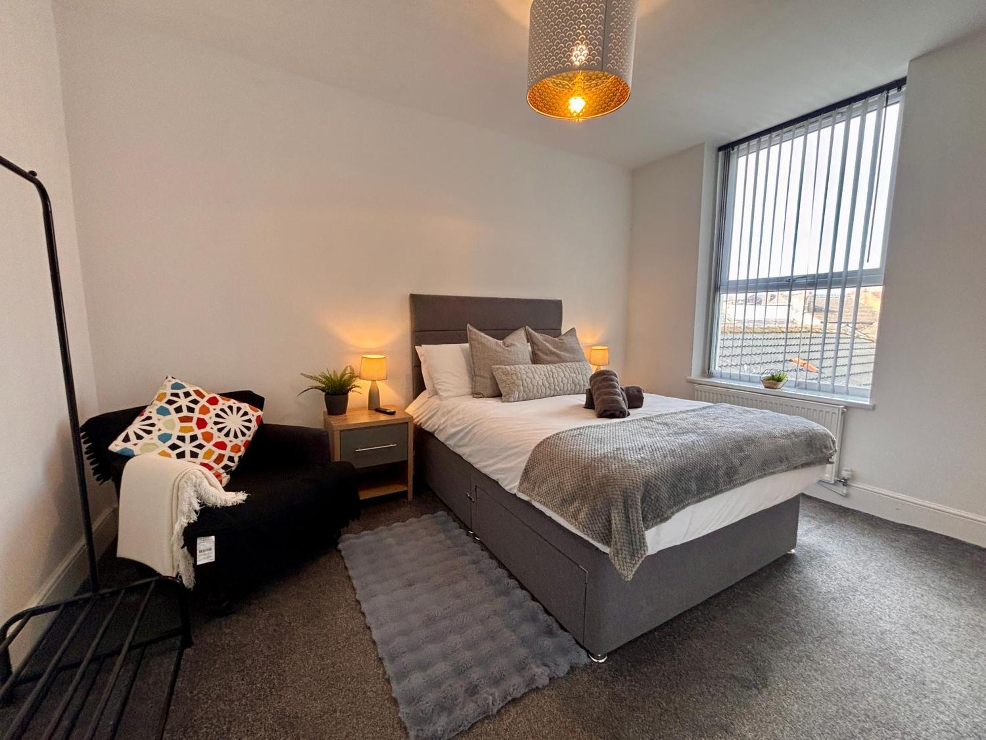 Franks 4 - Roof Terrace - Sleeps 6 * Blackpool