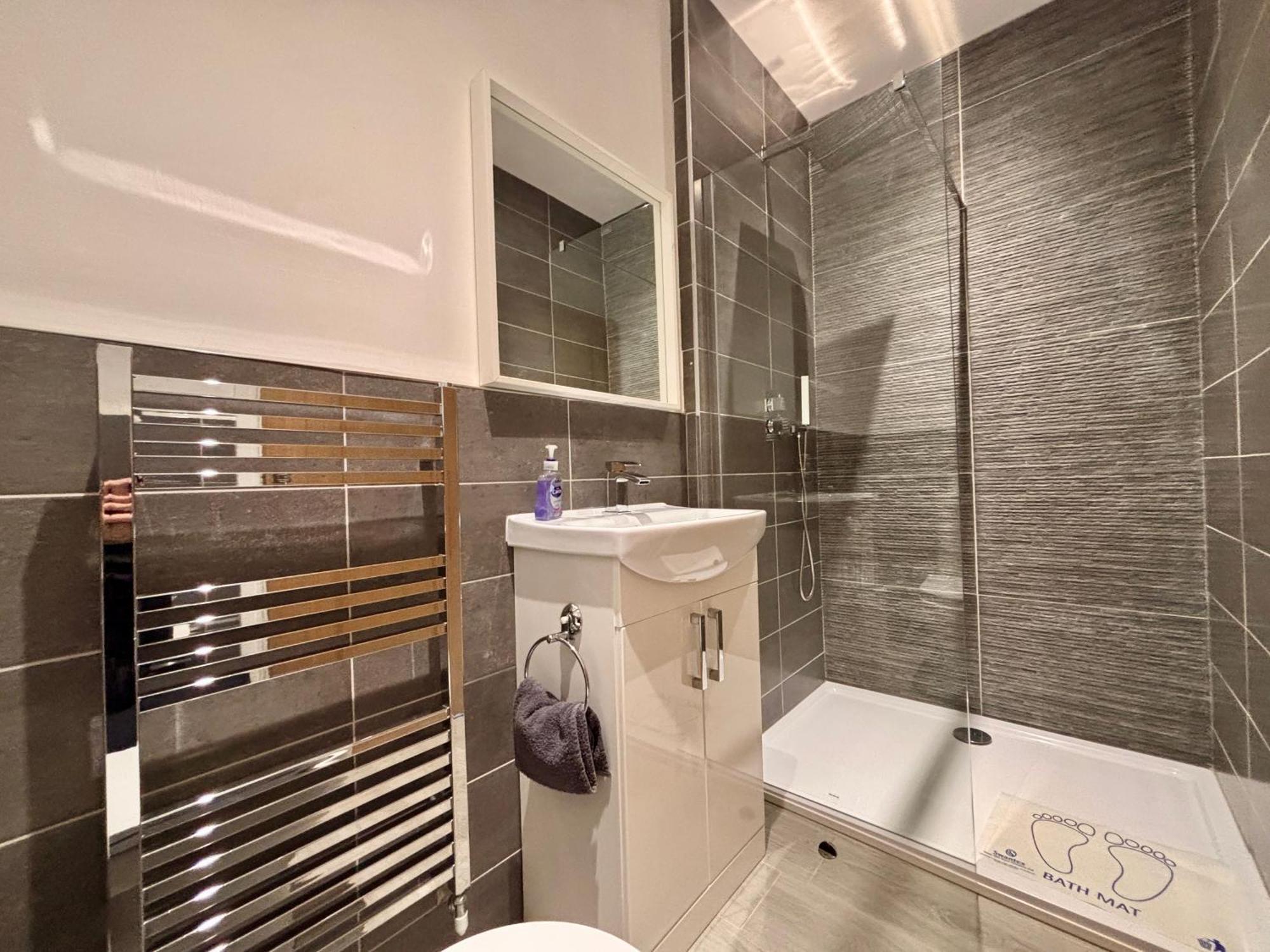 Franks 4 - Roof Terrace - Sleeps 6 * Blackpool