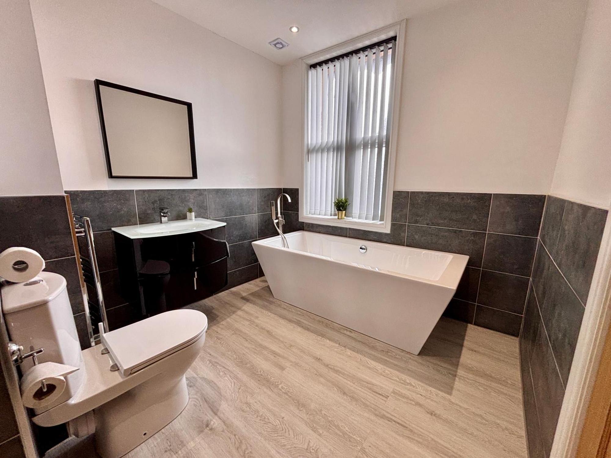 Franks 4 - Roof Terrace - Sleeps 6 Apartment